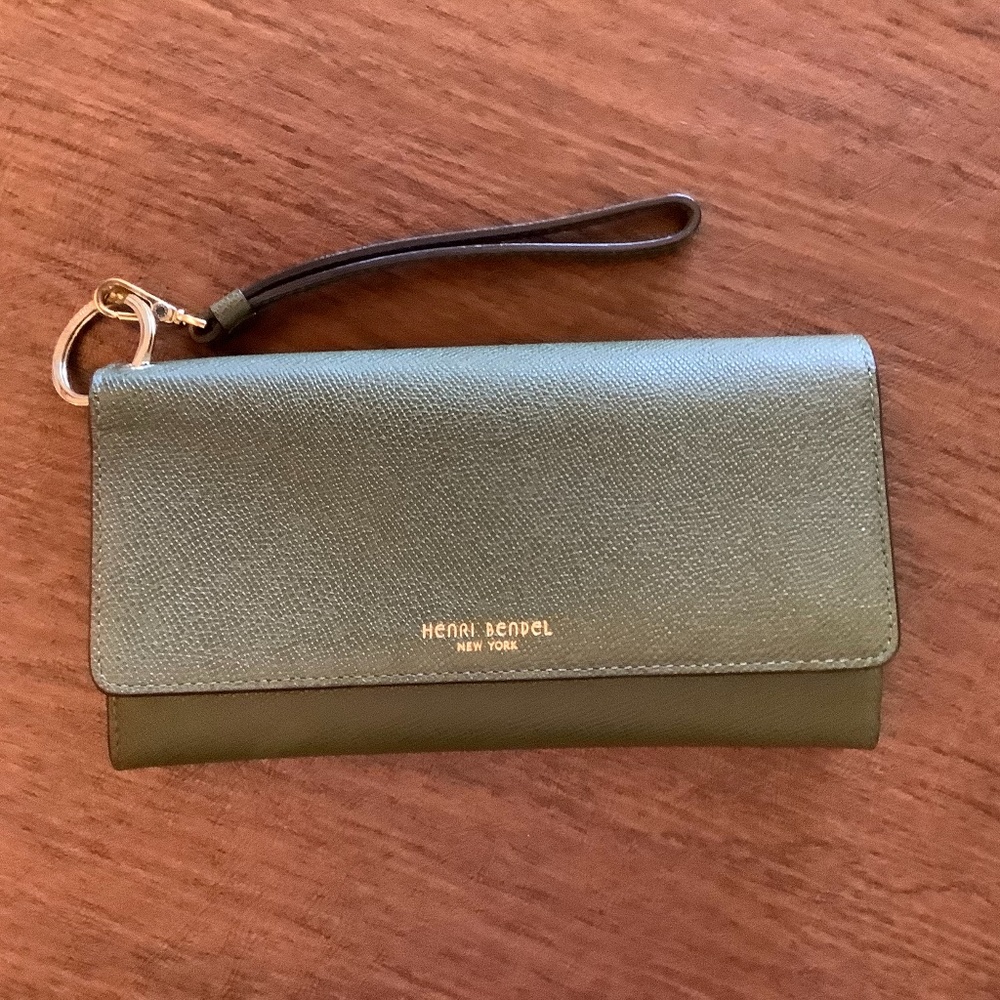 Henri Bendel wristlet